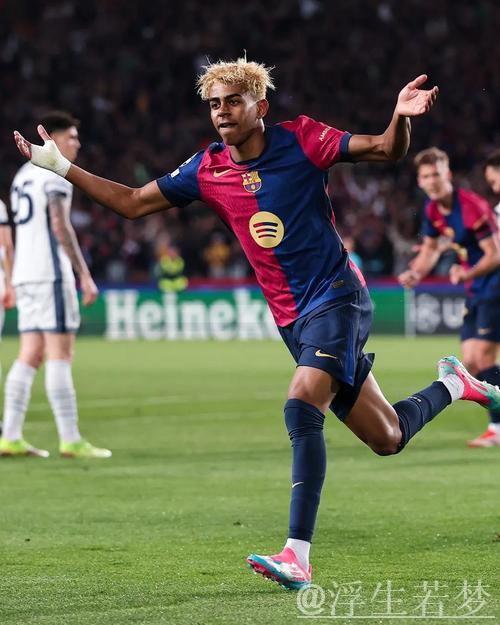 国米3-3战平巴萨，邓弗里斯独造3球亚马尔费兰建功